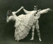 Le Carnaval (Fokine/Woizikovsky, 1930): Prudence Hyman as Colombine, Walter Gore as Harlequin, Mercury Theatre. Photographer unknown. RDC/PD/01/35/01