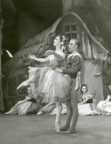 Giselle (Coralli/Perrot/Petipa, 1841/1946): Annette Chappell, John Gilpin, Melbourne, c.1948. Photo © Jean Stewart. RDC/PD/01/138/1001
